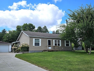 145 Blaine St, Iola, WI 54945