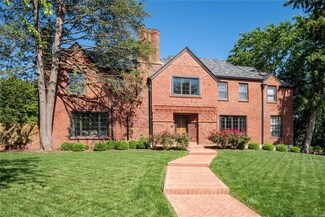 4 Brazillian Ct, Saint Louis, MO 63124