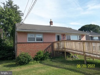 16 River Dr, Riverside, NJ 08075
