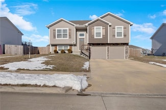 1102 NW 3rd St, Oak Grove, MO 64075