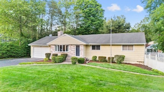 7 Lorma Ave, Trumbull, CT 06611