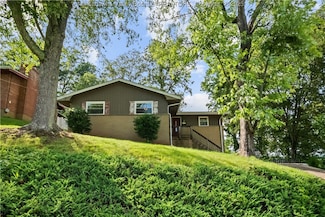 1204 Crown Dr, Charleston, WV 25309