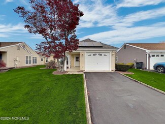 28 Wycombe Way, Lakehurst, NJ 08759