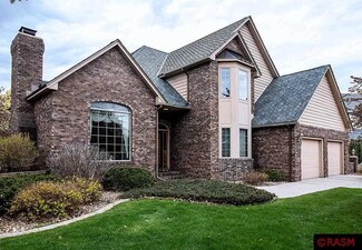 2275 Northridge Dr, North Mankato, MN 56003