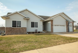 123 16th Ave SW, Waverly, IA 50677