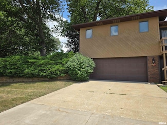 301 4th St, Fulton, IL 61252