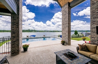 10696 S Lake Mist Ln, Willis, TX 77318