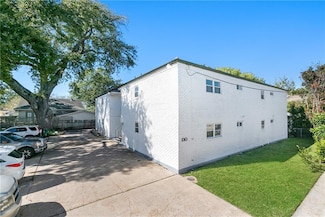 130 Labarre Dr, Metairie, LA 70001