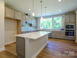 8048 Cedarsmith Ct, Charlotte, NC 28217