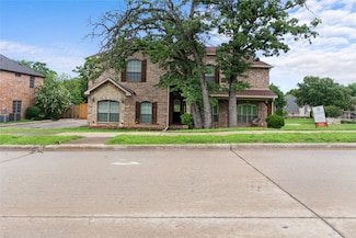800 Whitley Ct, Kennedale, TX 76060