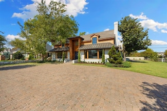 1725 Huntington Ave, Nichols Hills, OK 73116