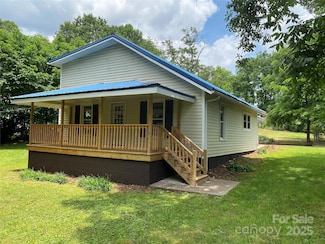 103 Hickory Hills Dr, Morganton, NC 28655