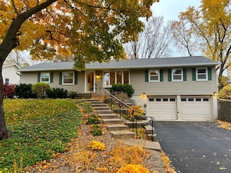 6249 Oak Knoll Dr, Woodbury, MN 55125