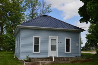 6 Maple St, Urbana, IA 52345