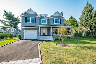 100 Root Ave, Islip, NY 11751