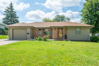 7124 Sunrise Blvd, Windsor Heights, IA 50324
