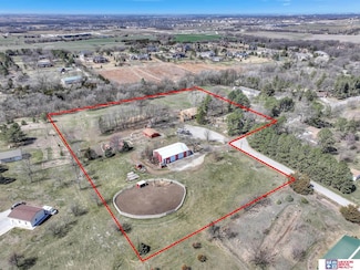 10701 Dawn Ave, Lincoln, NE 68516