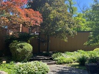3179 Orange Brace Rd, Riverwoods, IL 60015