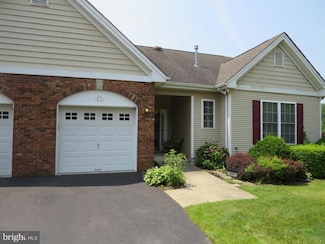 25 Goldfinch Dr, Trenton, NJ 08690