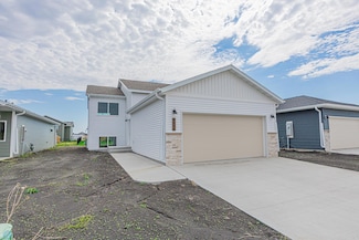 6606 68th St S, Horace, ND 58047
