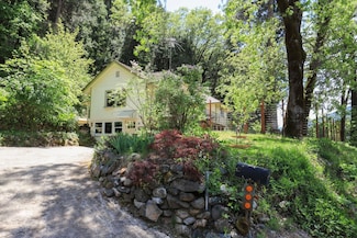 584 S 1st St, Dunsmuir, CA 96025