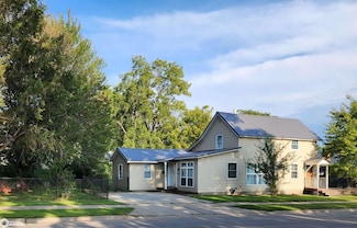 334 N 7th St, Chariton, IA 50049