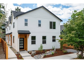 8352 NE Holladay St, Portland, OR 97220