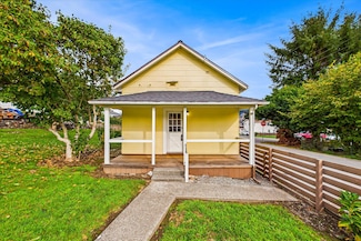 209 Monument Rd, Rio Dell, CA 95562