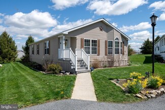 214 Summers Dr, Lancaster, PA 17601