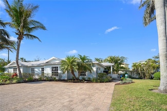 5608 Holmes Blvd, Holmes Beach, FL 34217