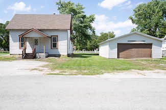 507 Commercial St, Chenoa, IL 61726