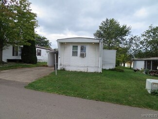 33 S Roxbury Dr, Hamburg, NY 14075