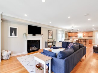52 Winthrop St Unit 1, Waltham, MA 02453