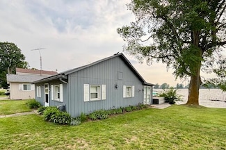 824 N Werners Landing Dr, Bronson, MI 49028