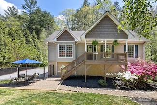 689 New Haw Creek Rd, Asheville, NC 28805