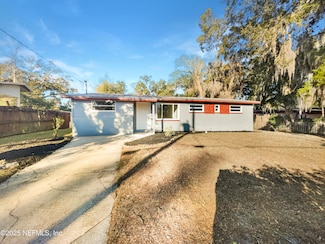 305 Glendening Rd, Orange Park, FL 32073