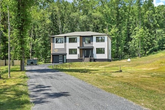 42 Greycourt Rd, Chester, NY 10918