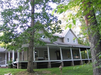 9173 N Loop Rd, Slatington, PA 18080