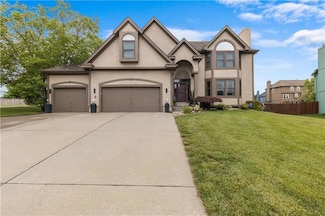 4022 SW Flintrock Dr, Lees Summit, MO 64082