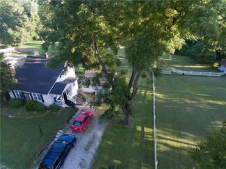 16207 E Crackerneck Rd, Independence, MO 64055