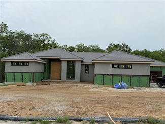 7410 NW Pampas Ln, Parkville, MO 64152