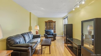 83-35 139th St Unit 1D, Briarwood, NY 11435