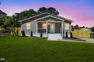 930 Fleetwood Dr, Fayetteville, NC 28305