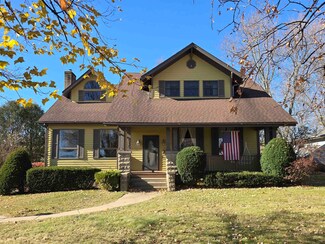 615 S Wisconsin St, Mineral Point, WI 53565