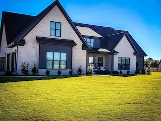 73 Todd Dr, Muscle Shoals, AL 35661