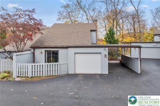 4 Kinderwood Dr, Easton, PA 18042