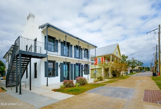 782 Water St, Biloxi, MS 39530