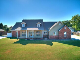 305 S Wyndemere Lakes Dr, Moore, OK 73160