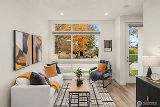 9201 Linden Ave N Unit D, Seattle, WA 98103