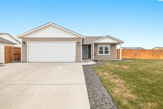 6210 Rocket Ln, Pasco, WA 99301